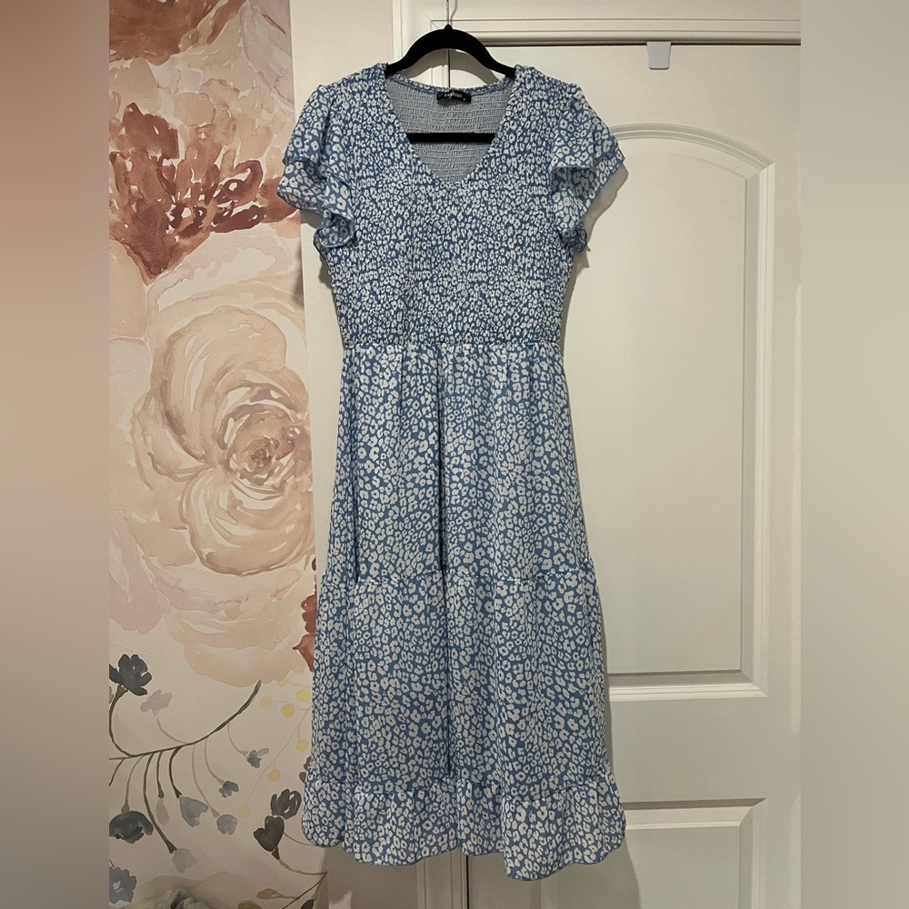 Blue and white floral dress size M, bump friendly